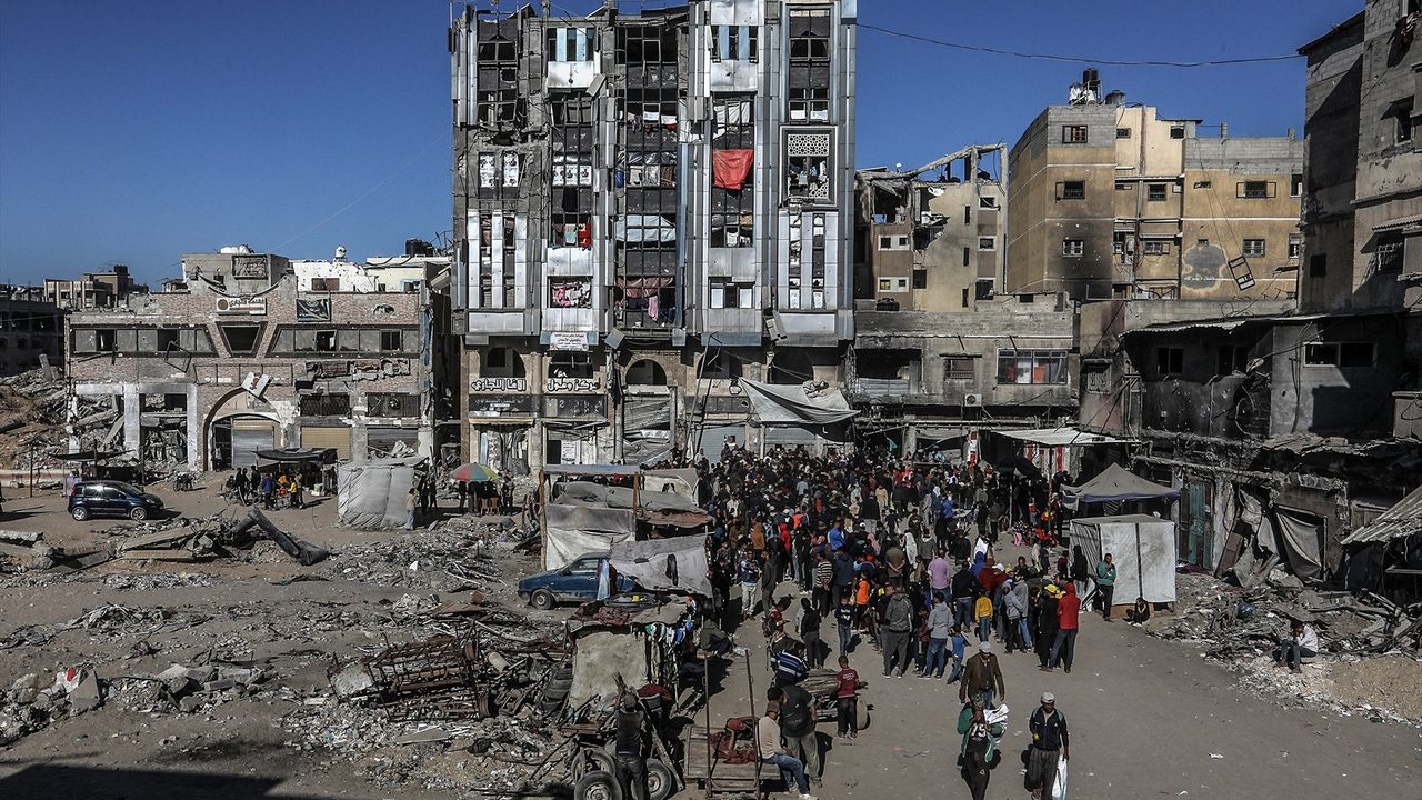Israel anuncia un «ataque sin precedentes» en Jan Yunis y advierte de que tomará el control de toda la Franja