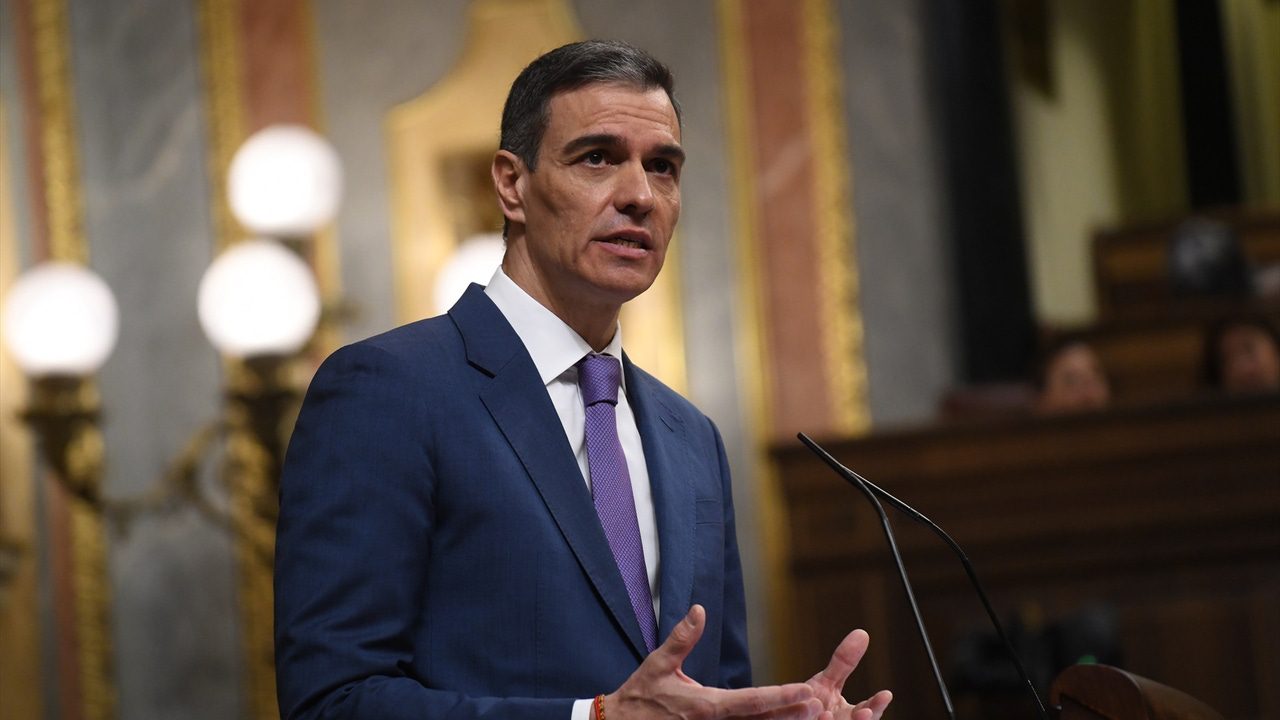 Sánchez defiende su plan en defensa ante un PP que critica no haber podido votar y unos socios que dudan