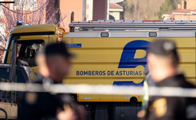 Tres muertos y tres heridos graves tras colapsar una explotación agrícola en Coaña, Asturias