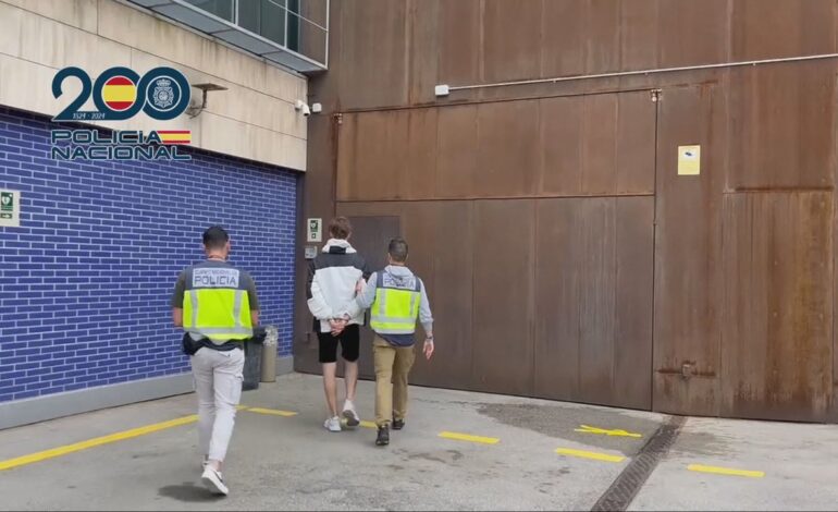 detenido en Barcelona por grabar y acosar a mujeres para vender su curso online