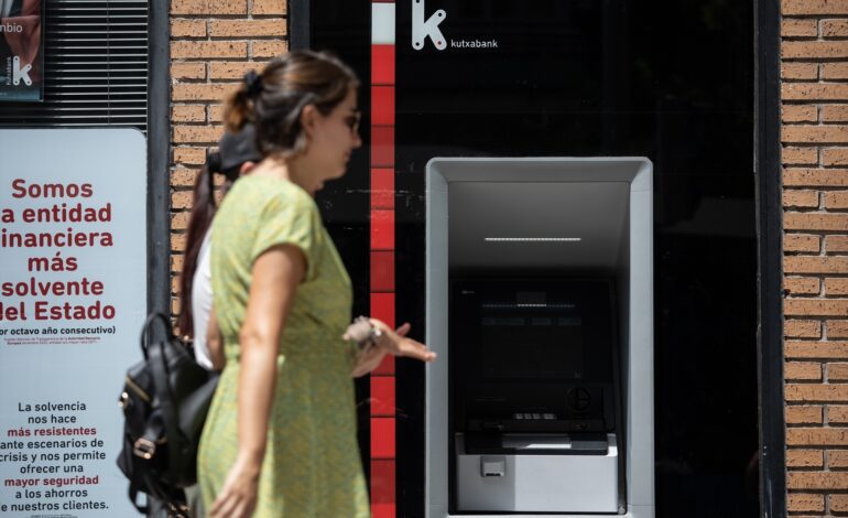 Kutxabank recibe un alud de 87.500 reclamaciones por los gastos en hipotecas y dispara provisiones