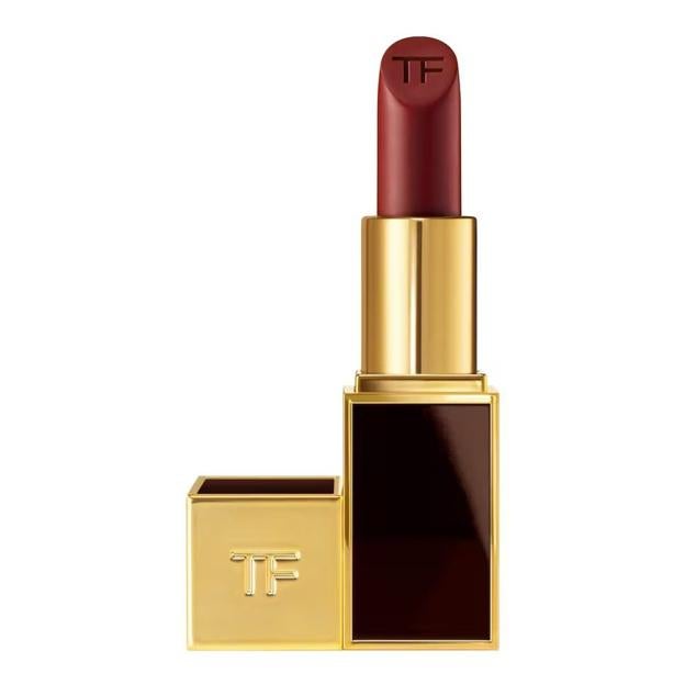 Color de labios de matar en Velvet Cherry por Tom Ford. Precio: 60 euros