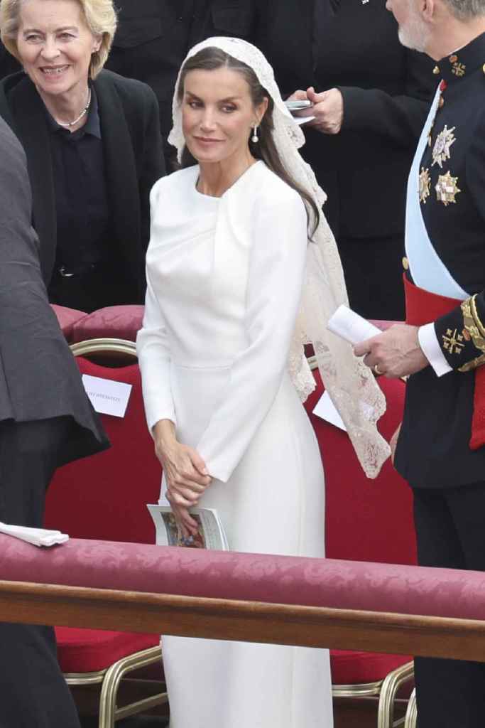 Queen Letizia llevó un diseño de marca Redondo para la ocasión