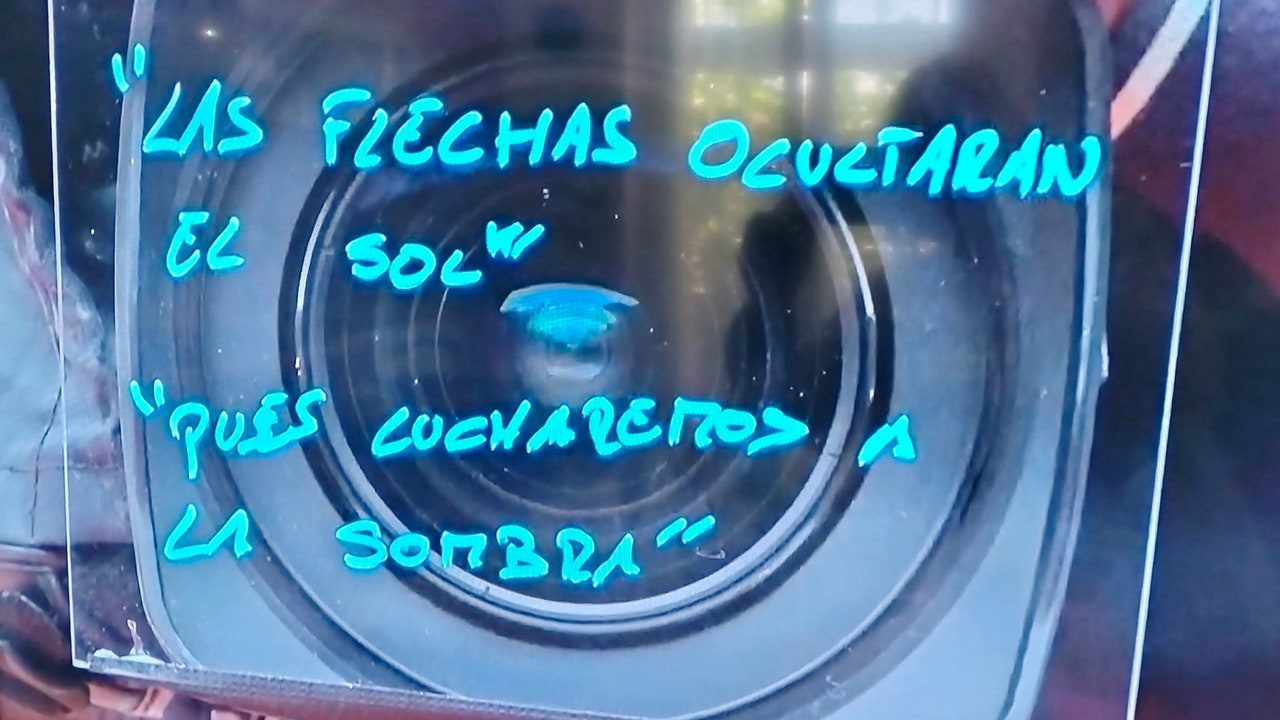 La llamativa frase que ha escrito Carlos Alcaraz en la cámara tras ganar a Khachanov