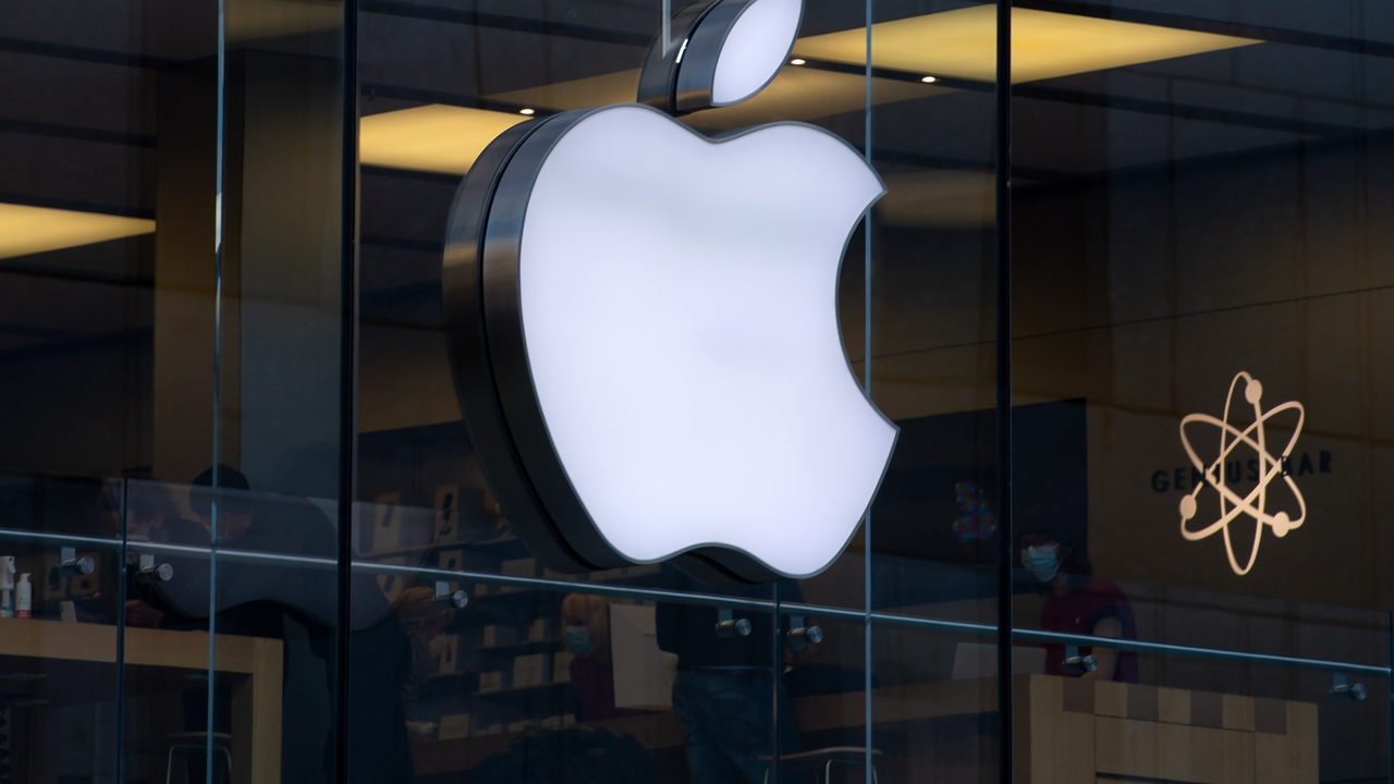 Trump amenaza con aranceles del 25% a Apple si no fabrica sus iPhone en Estados Unidos