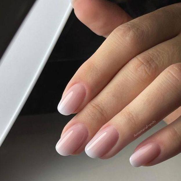Manicura francesa borrosa