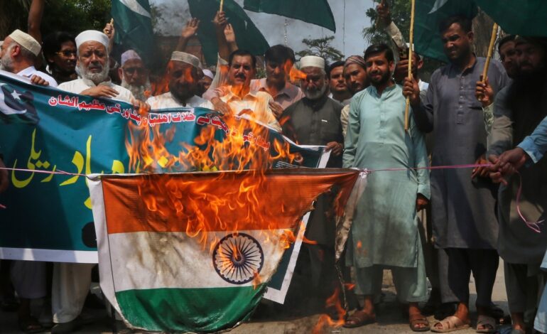 Pakistán promete venganza tras el ataque indio a Cachemira