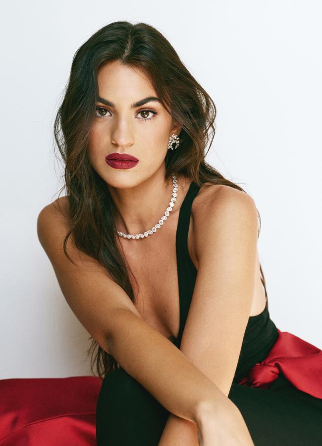 Marta Lozano con maquillaje labial en rojo durante Cannes. Foto: 