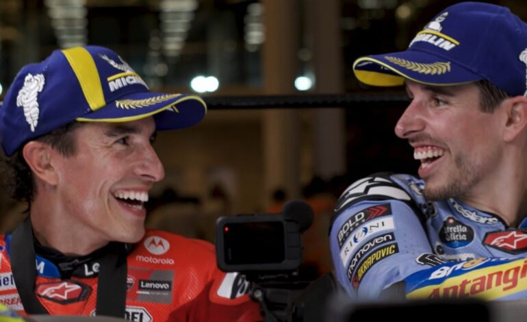 ¡los hermanos Márquez a la par!