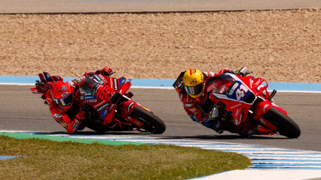 El piloto de Honda que no entiende la manera de pilotar de Márquez: "Hacer lo mismo que él…"
