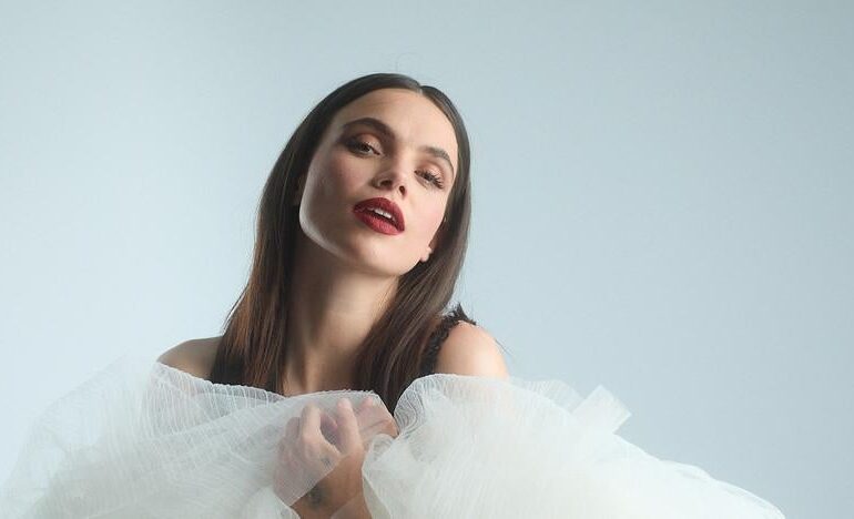 Martina Cariddi, actriz de Élite, nos cuenta todos sus secretos de belleza mejor guardados