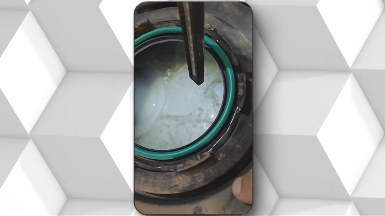 Más de 50 coches averiados por repostar gasolina mezclada con agua en Alaquàs (Valencia)