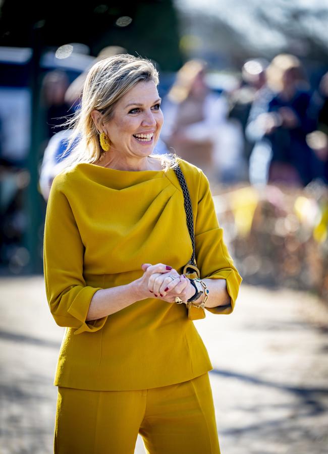 Holanda máxima con manicura de uñas rojo simple. Foto: Cotters.