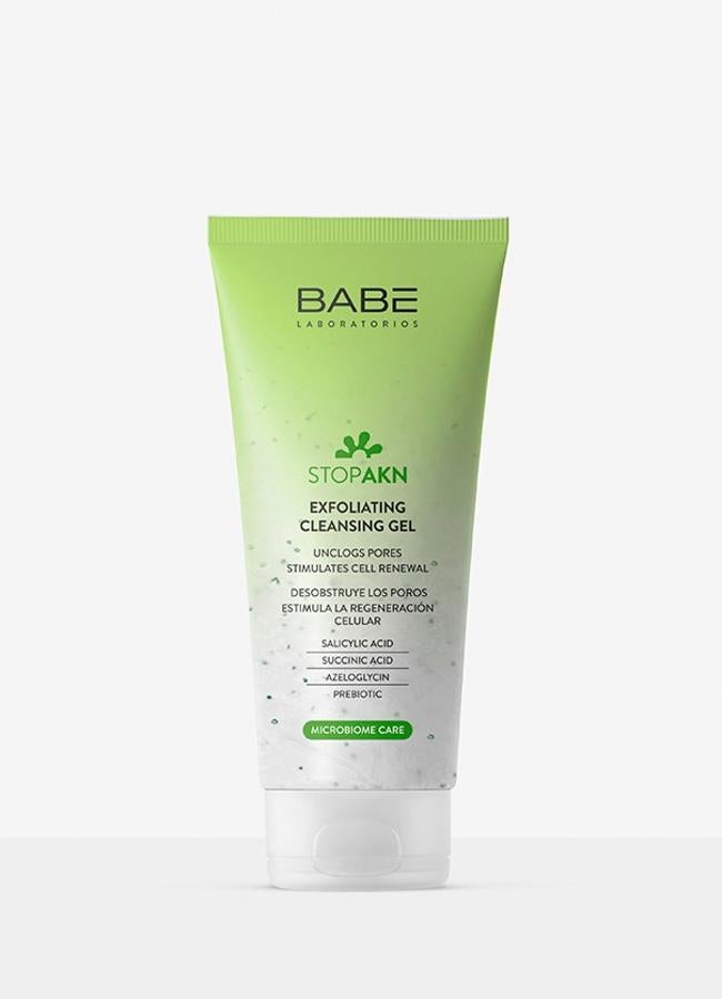 Babé Stop akn exfoliando el limpiador de la cara.