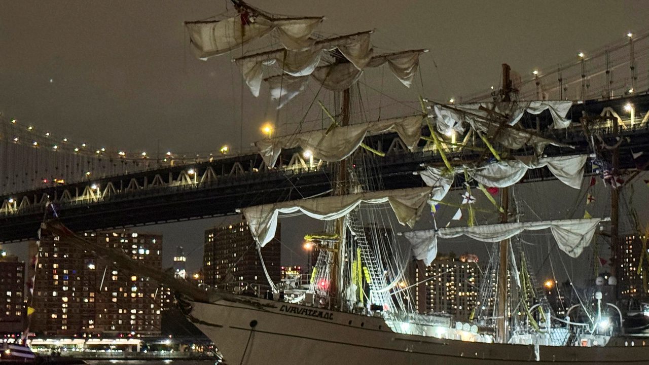 Qué falló y cómo se produjo el choque del buque escuela de la Armada mexicana contra el Puente de Brooklyn