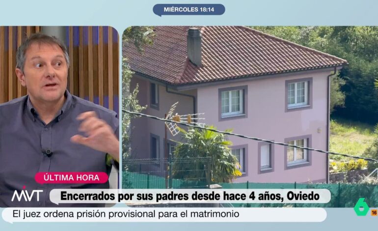 Se quedaron ensimismados con un caracol, como si no lo hubieran visto nunca