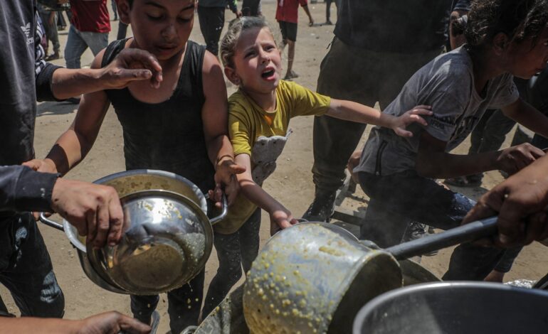 sin comida, sin agua y con la ayuda en manos de una ‘fundación’ privada de EEUU