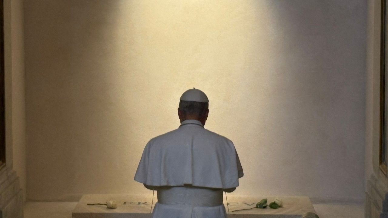 León XIV visita la tumba del papa Francisco en la Basílica de Santa María la Mayor