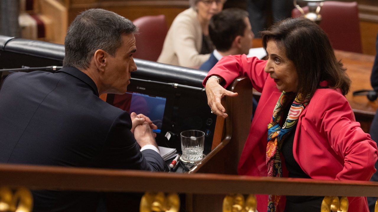 Se acuesta con el uniforme… Es una pájara
