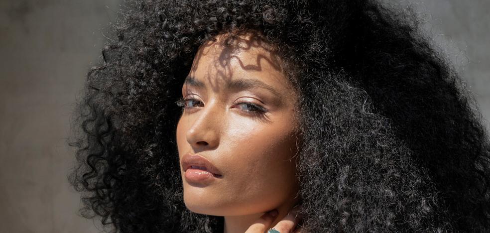 Cómo evitar el encrespamiento en verano si tienes el pelo muy rizado con el método curly