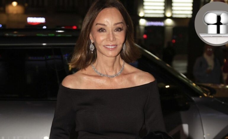 el perfume imprescindible de Isabel Preysler es magnífico, ya que desprende una fragancia floral fresca