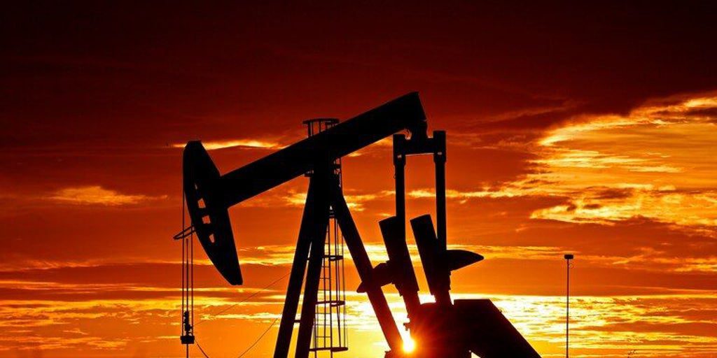 La OPEP se lanza a una guerra de precios que lleva al petróleo a su coste más bajo en cuatro años