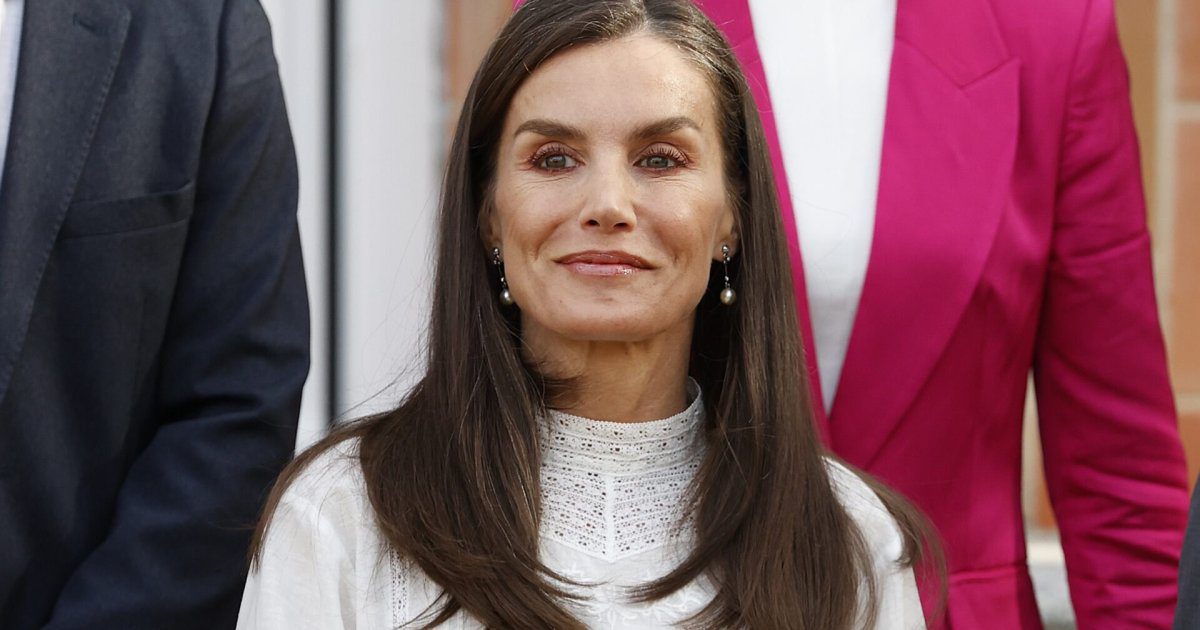 Los 5 vestidos más populares de la reina Letizia y dónde encontrarlos en su versión asequible para ir elegante esta primavera/verano