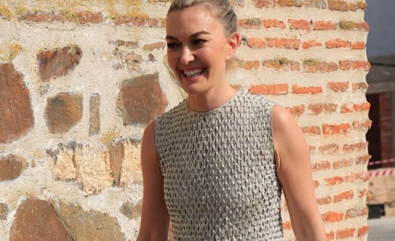 Zara reinventa el vestido de invitada más famoso de Marta Ortega con una versión versátil, elegante y que solo cuesta 30€