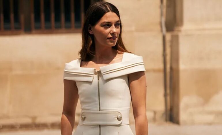 Descubre los 11 vestidos blancos de Zara que realzan tu figura y son ideales para el verano 2025