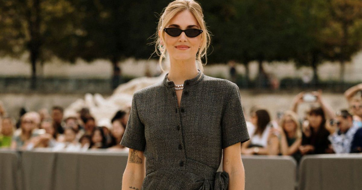 Solo necesitas un vestido camisero (y combinarlo así de bien) para vestir elegante todo el verano