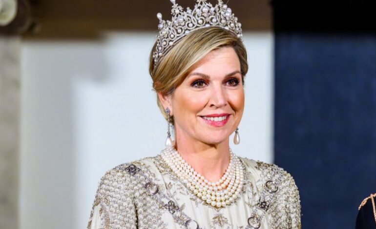 Máxima de Holanda deslumbra con un vestido de gala adornado con flores de lentejuelas y una tiara histórica