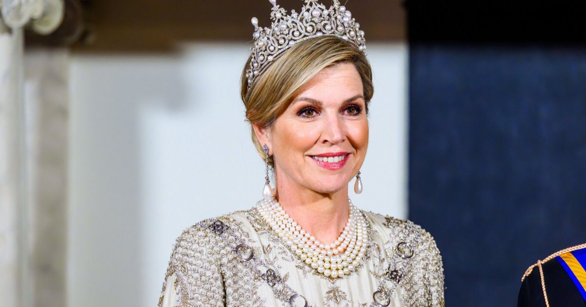 Máxima de Holanda deslumbra con un vestido de gala adornado con flores de lentejuelas y una tiara histórica