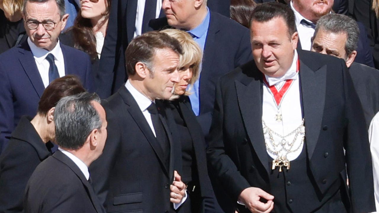 Francia y China aprovechan la ausencia de papa presionando al Vaticano para favorecer sus intereses