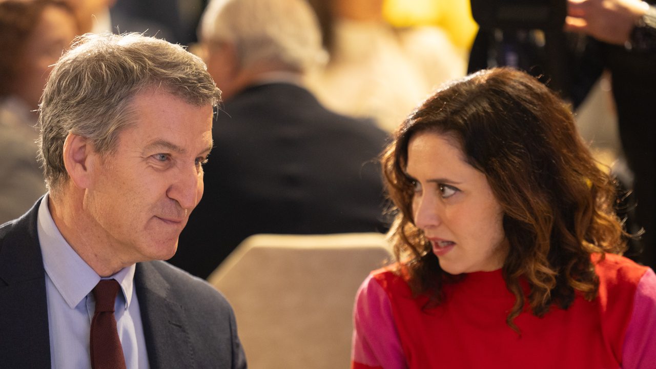 El posible cambio en el sistema de primarias del PP abre un pulso en el partido, con Ayuso en contra