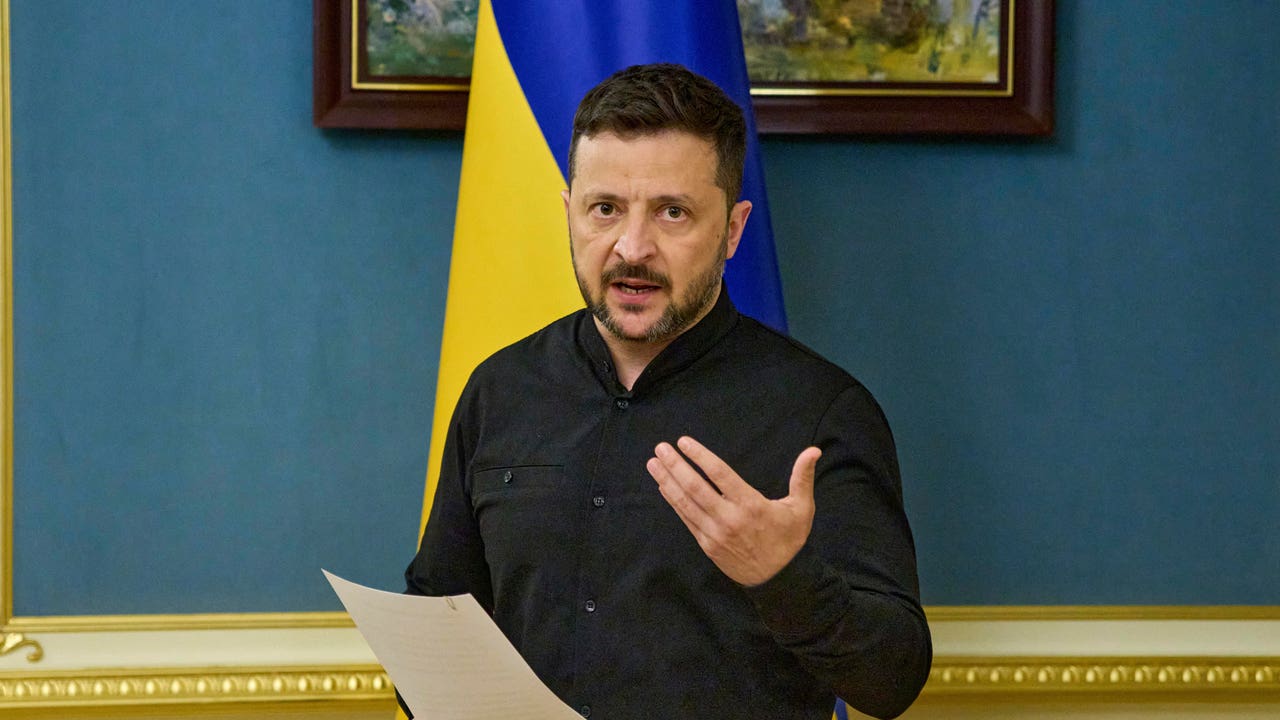 Zelenski, cauteloso, espera conocer las condiciones de Rusia para la paz mientras celebra una posible cumbre en el Vaticano