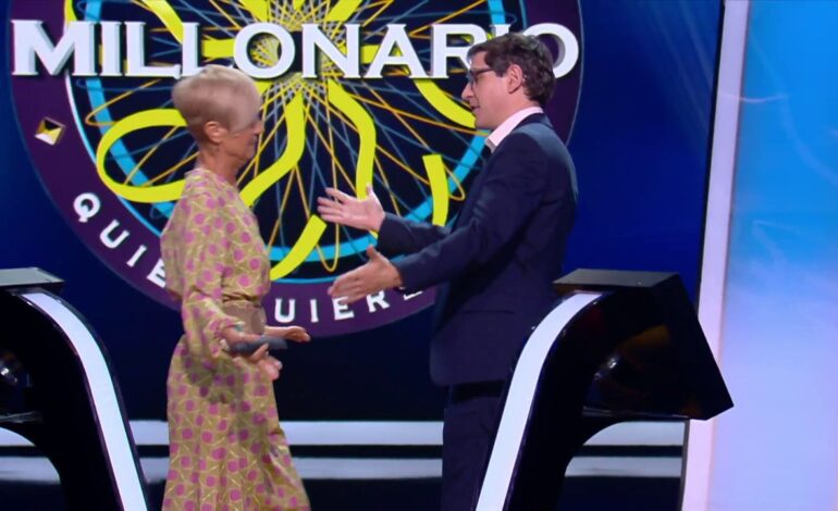 la reacción de Juanra Bonet al saludo de esta concursante de ¿Quién quiere ser millonario?