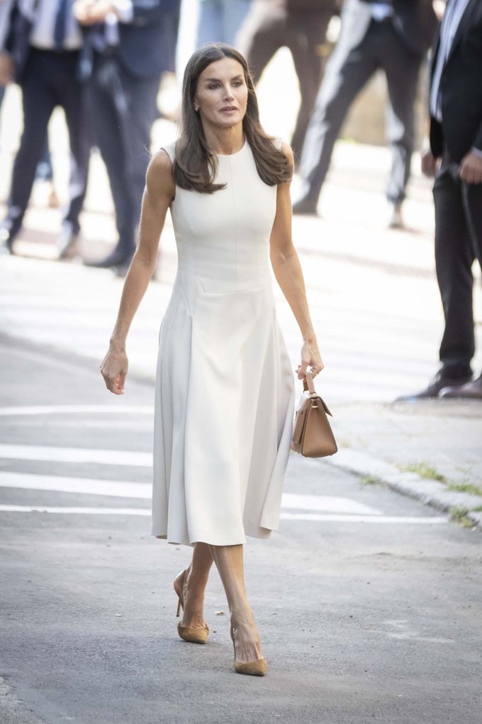Queen Letizia con una llave minimalista blanca - Cottres