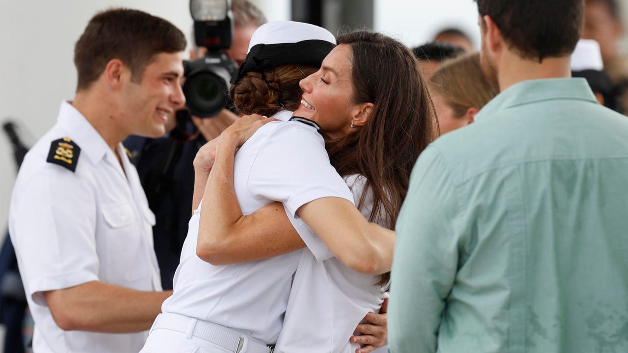 El emotivo reencuentro entre la reina Letizia y la princesa Leonor en su visita a Panamá