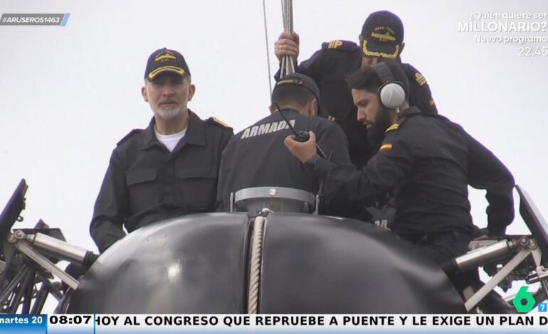 Patricia Benítez analiza los uniformes del rey Felipe