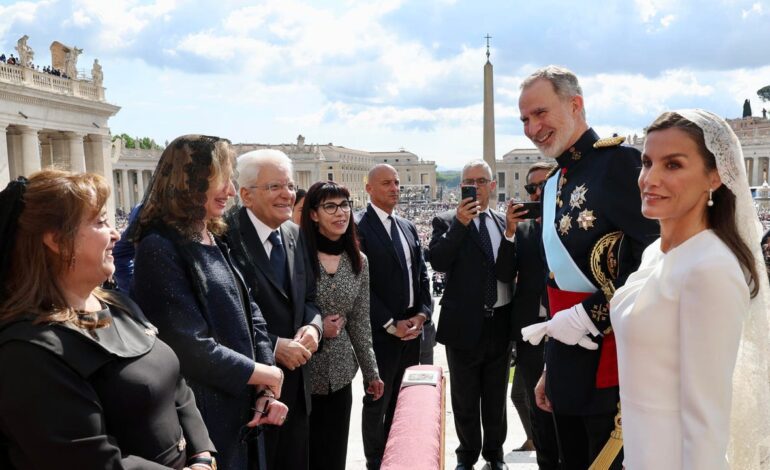 Líderes de todo el mundo acuden a la misa inaugural de León XIV, marcada por la presencia de los reyes y la ausencia de Sánchez