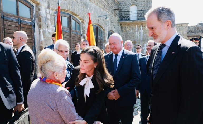Los reyes rinden homenaje a las víctimas españolas de Mauthausen en el 80 aniversario de la liberación del campo