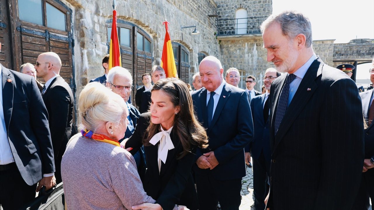 Los reyes rinden homenaje a las víctimas españolas de Mauthausen en el 80 aniversario de la liberación del campo