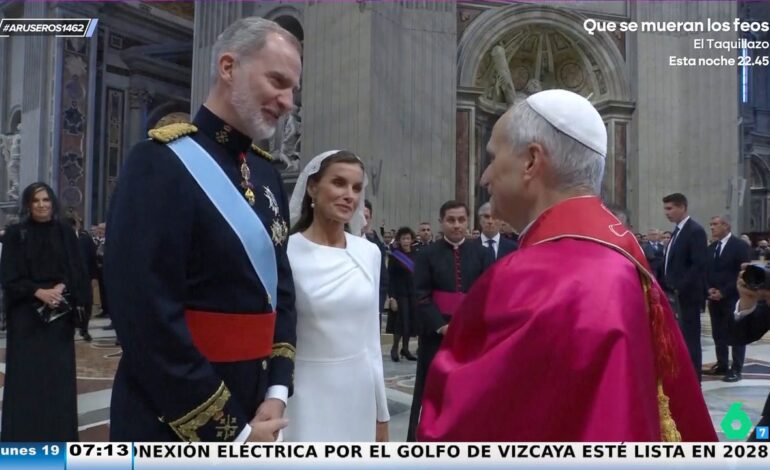 así ha sido el saludo del rey Felipe y la reina Letizia al papa León XIV