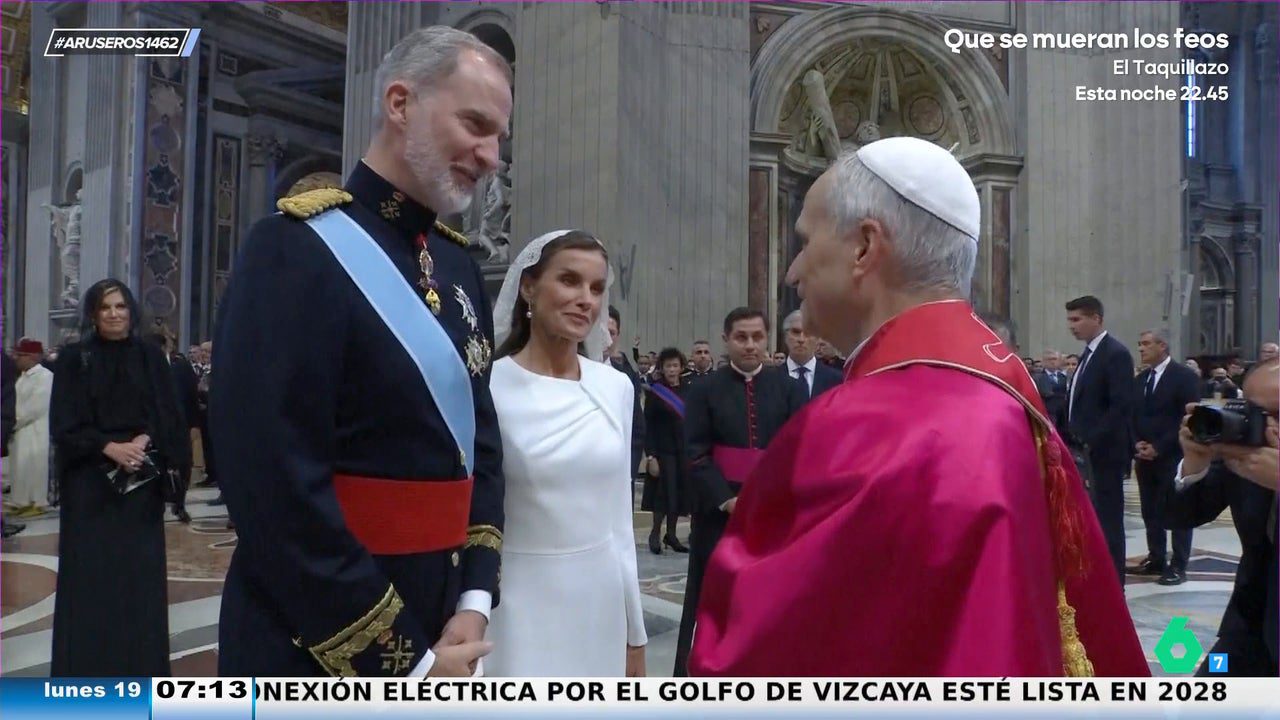 así ha sido el saludo del rey Felipe y la reina Letizia al papa León XIV