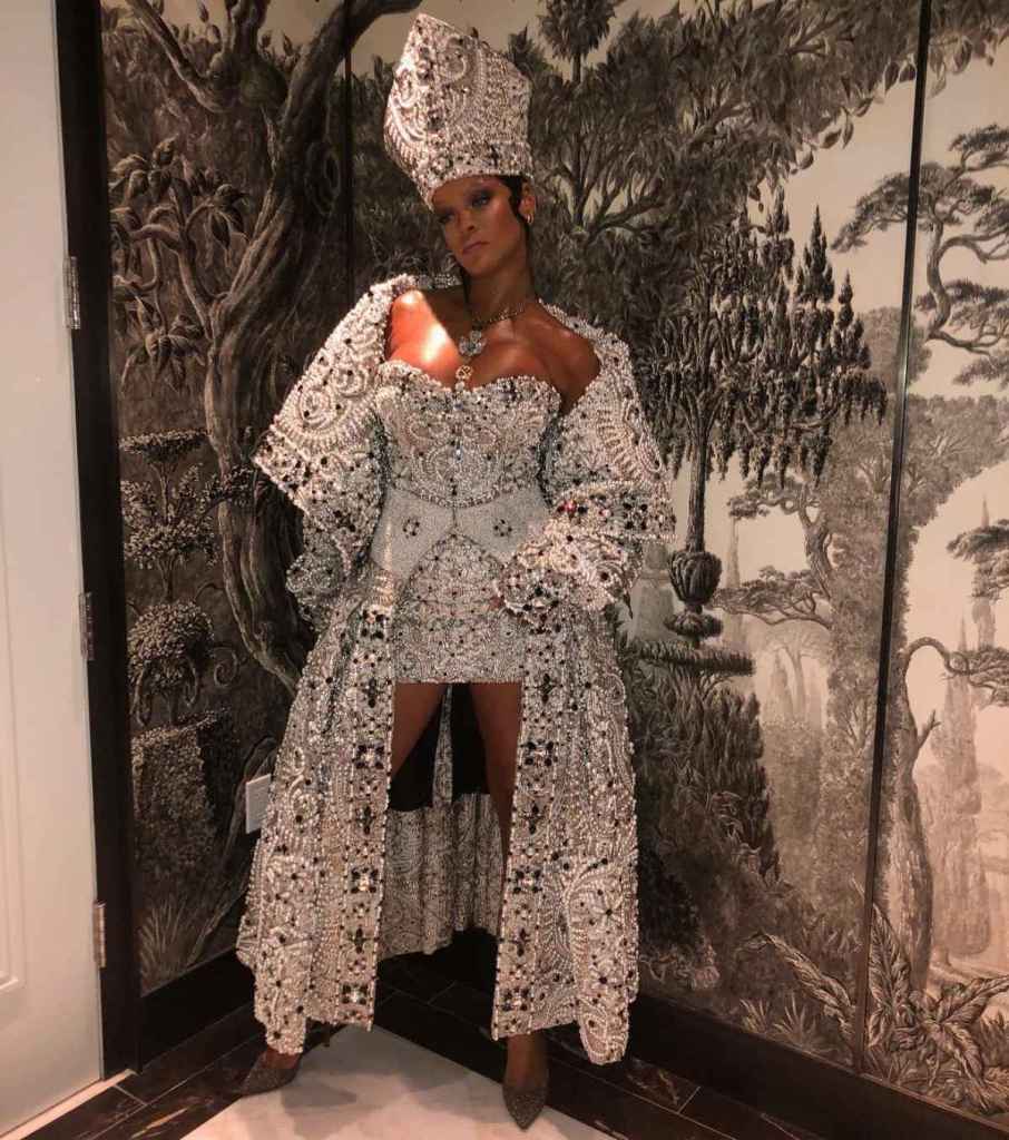 El aspecto de Rihanna para la gala 2018 es (Foto: Instagram @badgalriri).