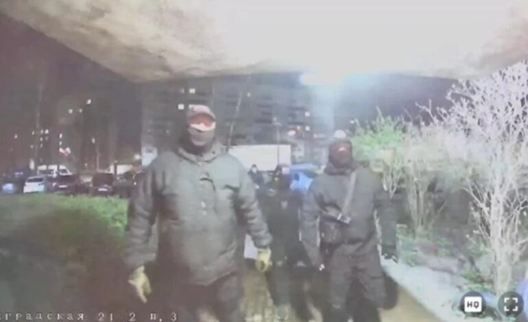Rusia investiga el ataque de ultras enmascarados que se hicieron pasar por policías