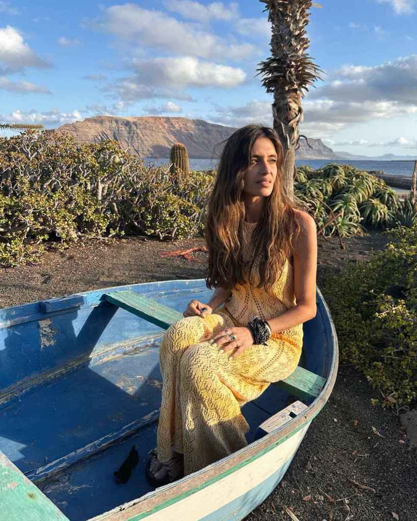 El amarillo siempre es una buena opción en verano, palabra de Sara Carbonero