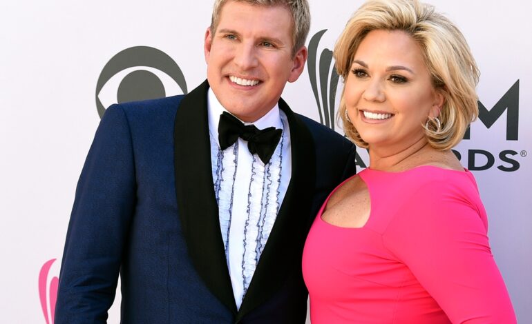 Trump indultará a las estrellas televisivas Todd y Julie Chrisley (‘Los Trump de EEUU’), condenados por evasión fiscal y fraude