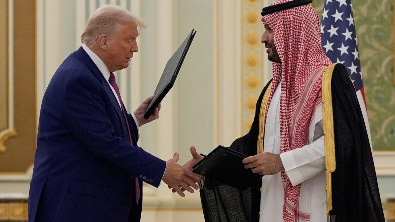 Trump cierra con Arabia Saudí «el mayor acuerdo comercial de la historia» en defensa por valor de 127.000 millones de euros