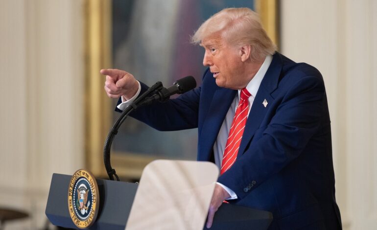 Trump despide al jefe de la agencia de emergencias antes de la temporada de huracanes